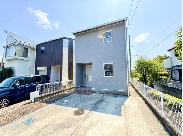 角地に佇むカースペース2台の住宅！