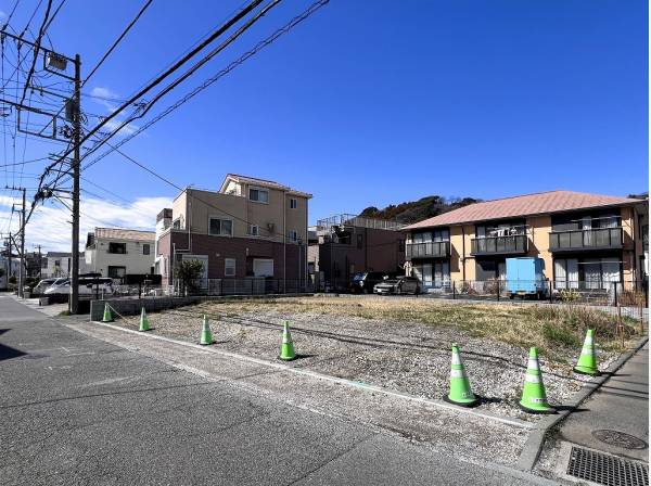自然豊かな山々に囲まれた開放的なロケーション