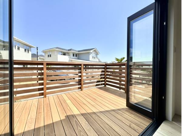 リビングからつながるテラス