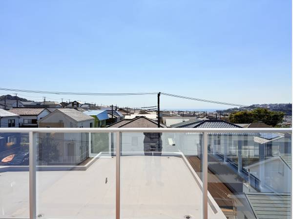 七里ヶ浜の海を望めます