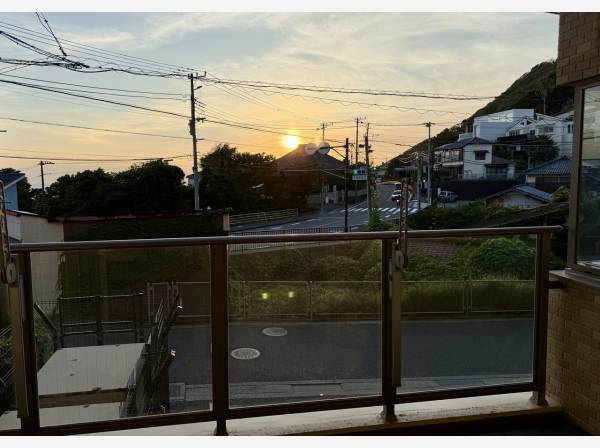 バルコニーからは海が見えますよ！