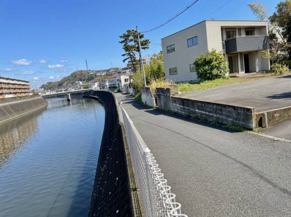 川沿いの物件です。