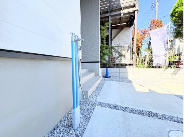 屋外シャワー付き！