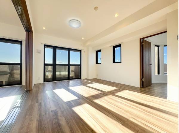 LDKと洋室を合わせると約21帖もの広い空間が生まれます