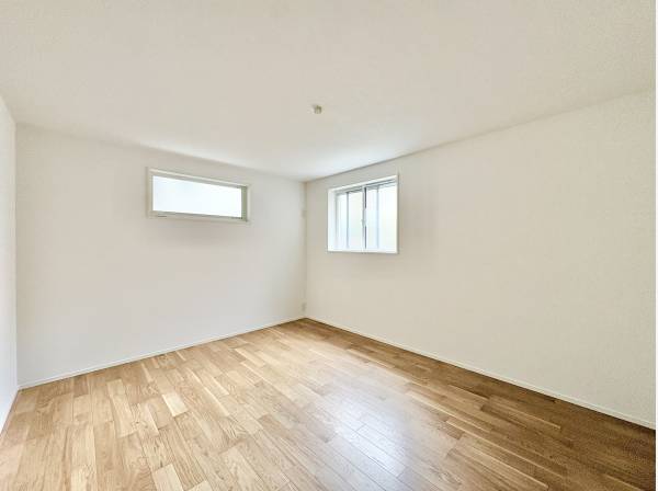 2面採光で陽光がお部屋の全体に届きます