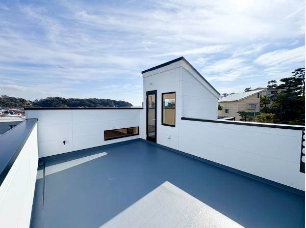 上階には約11帖のルーフバルコニーが備わります！