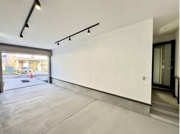 ハイルーフ車対応の本格ガレージ