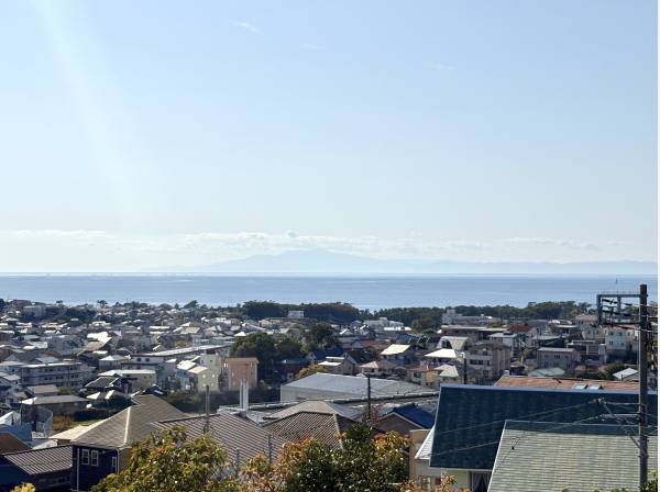 ルーフバルコニー相当の高さからの眺望イメージです。海を眺めます。