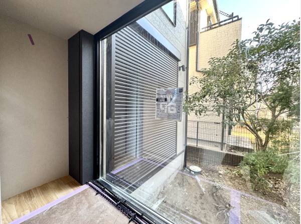 リビングの先にはちょっとしたお庭が