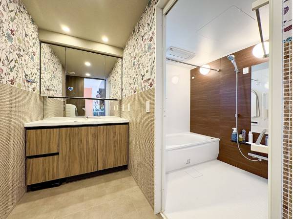 可愛らしいクロスが素敵なパウダールーム