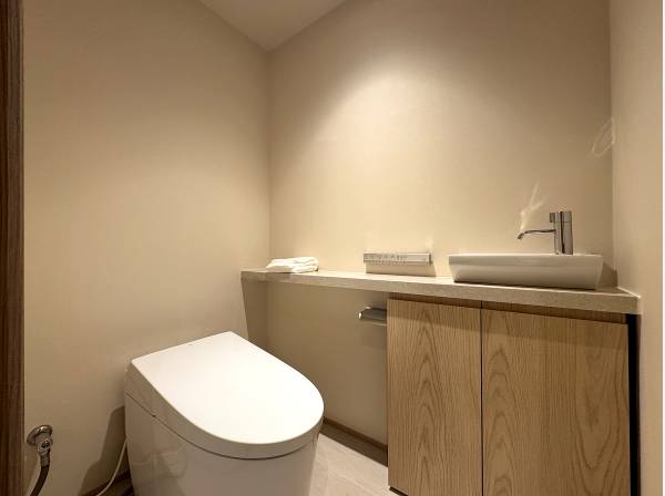 落ち着いた色調でまとめたレストルーム。