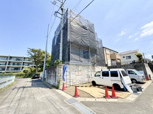 前面道路も広々としております！