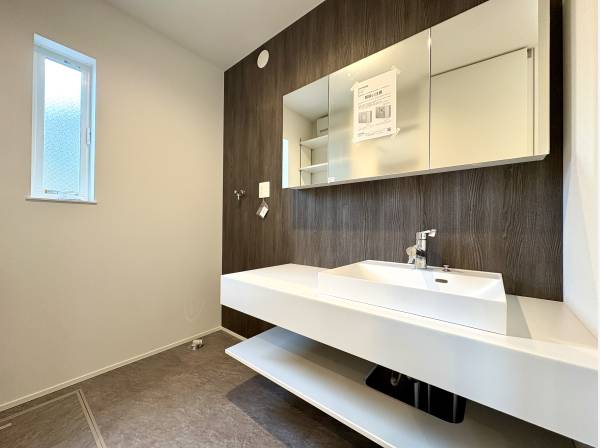 ゆとりある洗面スペース