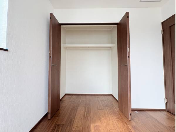 沢山洋服が入るウォークインクローゼット