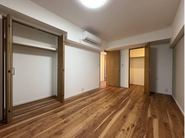 洋室の奥には広いWICも完備