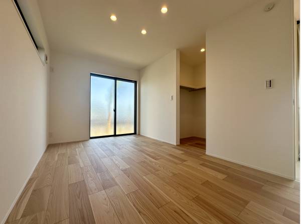 約7.5帖の主寝室/約1.1帖のWICを完備