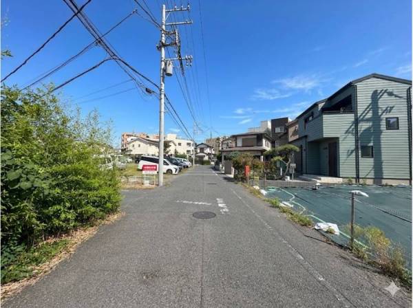 前面道路は幅員約5.4mと広々してます