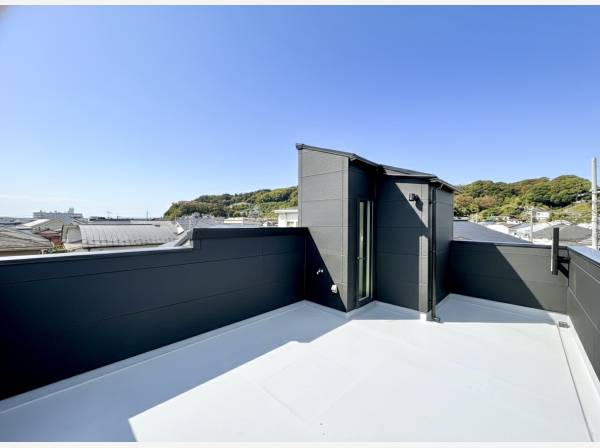 大きなルーフバルコニーが魅力です。