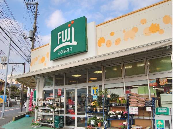 FUJIスーパー鵠沼藤が谷店まで徒歩1分（約60m）