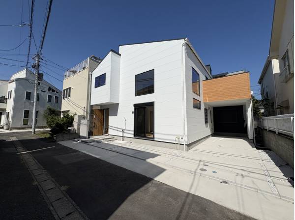 ビルトインガレージ付き　