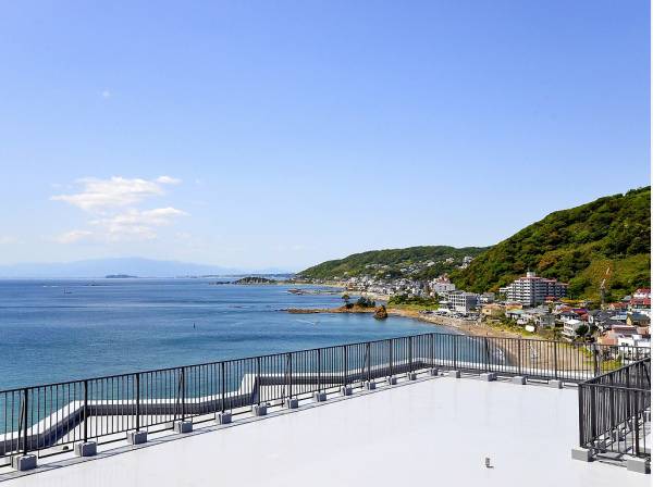 屋上からはさらに爽快なオーシャンビューを愉しめます
