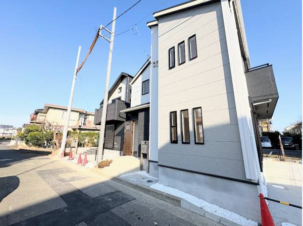 全2棟建て、右側の建物です