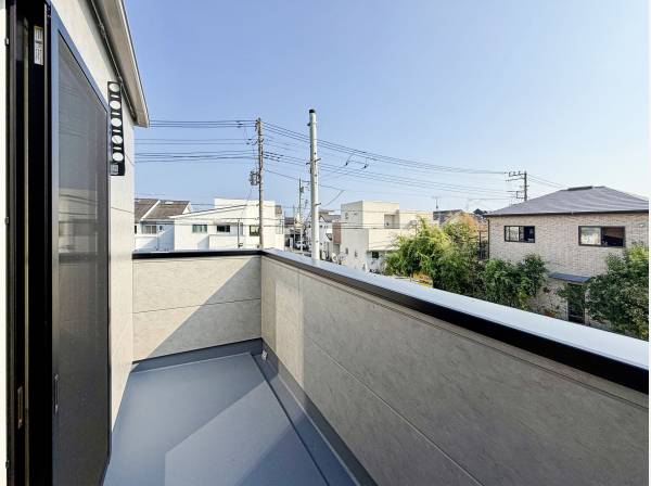 南西向きバルコニーは陽当たり良好です♪
