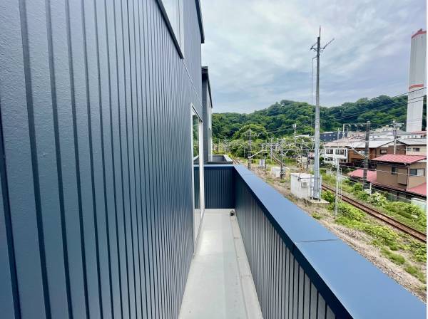 バルコニーは日当たり、風通り良好です