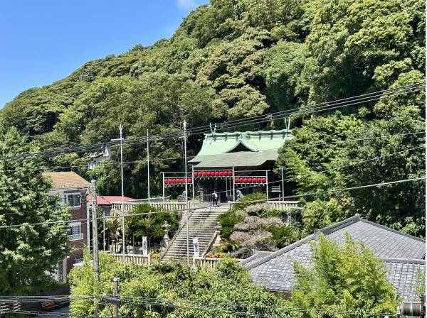 裏手に佇む叶神社 徒歩2分(約100m)