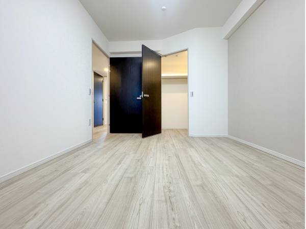 WICが完備された約7帖のベッドルーム