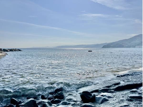 現地から約200mの岩場（釣りスポット）にも歩いて出られます♪