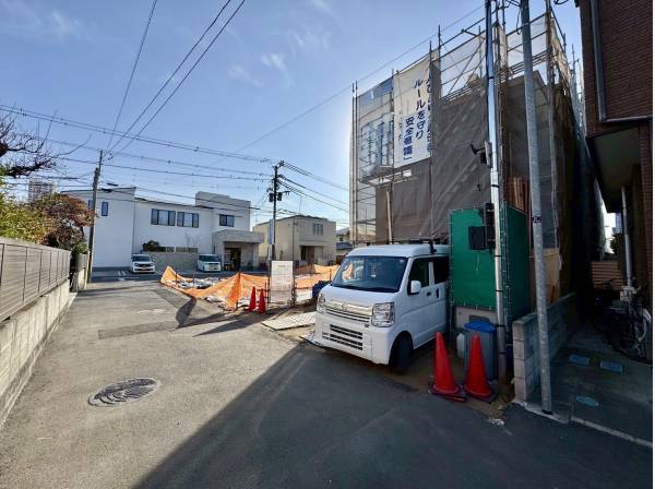 前面道路も広くゆとりのある空間です。