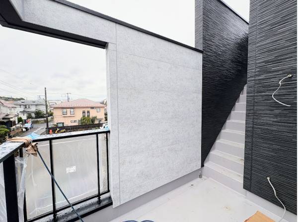 スカイバルコニーへとつながるバルコニー