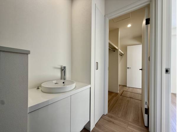 玄関近くに手洗い場完備