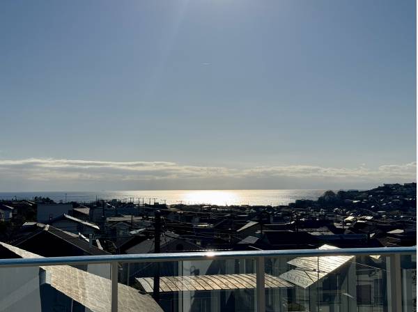 遮るものはなく海を望める開放的な眺望