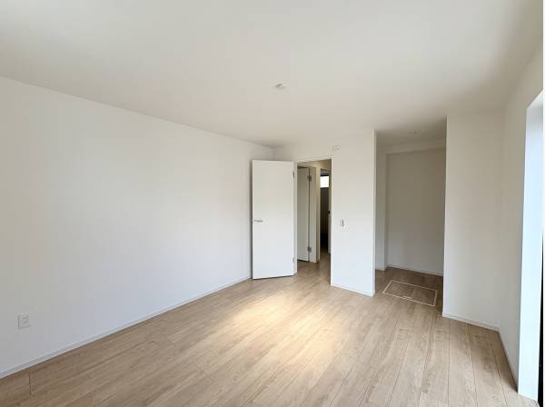 一階洋室。ウォークインクローゼットつきです