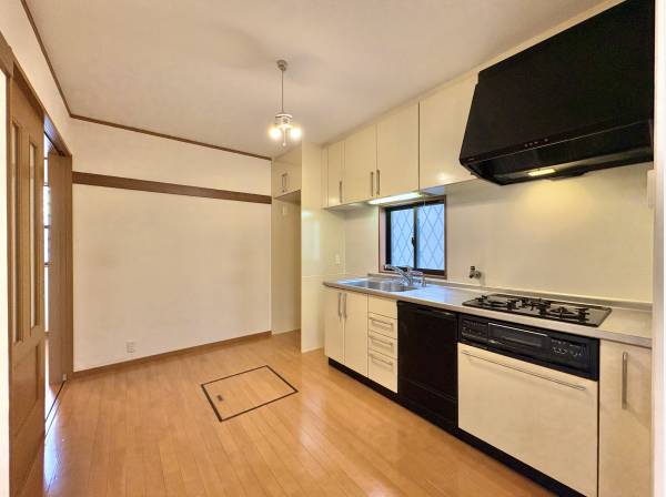 私もお手伝いする！子供たちの好奇心を引き出すオープンな空間のキッチン