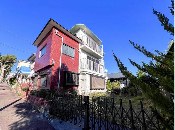 南西からサンサンと光が射し込む明るい立地