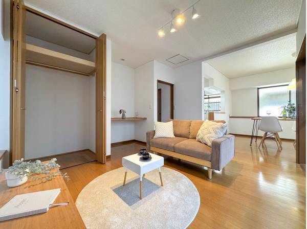 大容量のリビング収納やカウンターなど機能性の優れたリビング