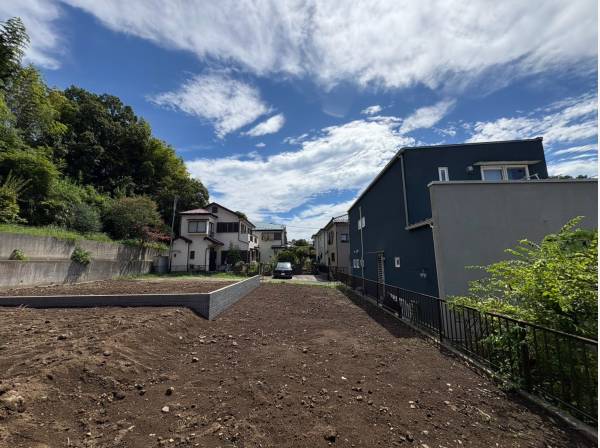 車が並列で収まる間口