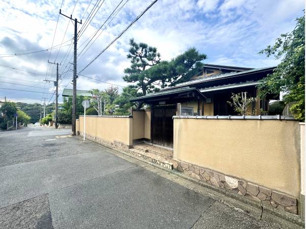 間口も広く存在感を放ちます