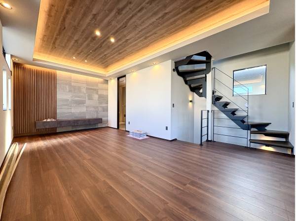 間接照明がおしゃれな空間のリビング