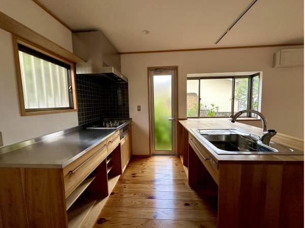 対面キッチンは広々空間