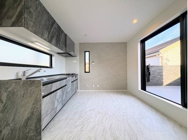 スタイリッシュなシステムキッチン