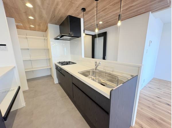 リフォーム済みのシステムキッチン