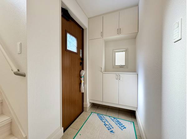 木製のドアがお洒落な玄関