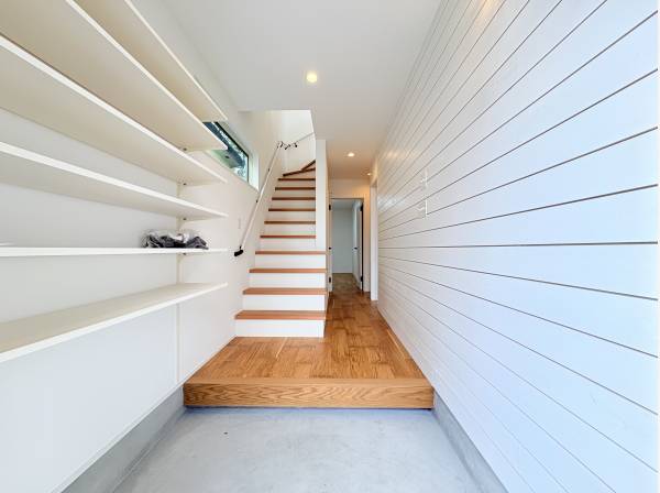 ゆったり収納豊富な玄関ホール