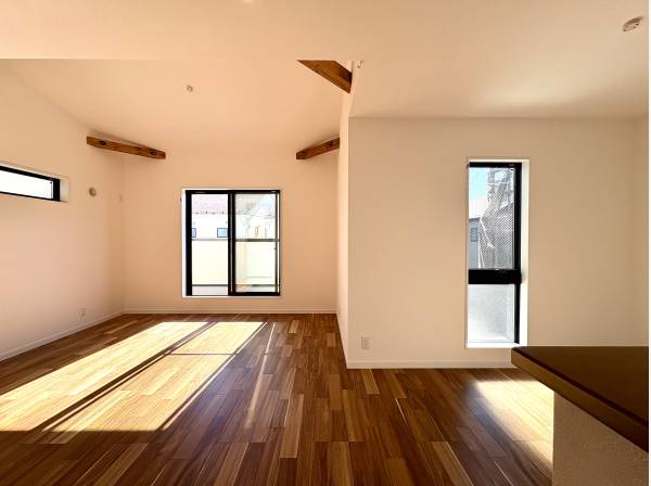 明るく開放的なリビング