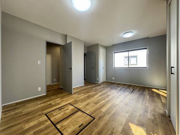 将来的に分割使用も叶う約12帖のベッドルーム