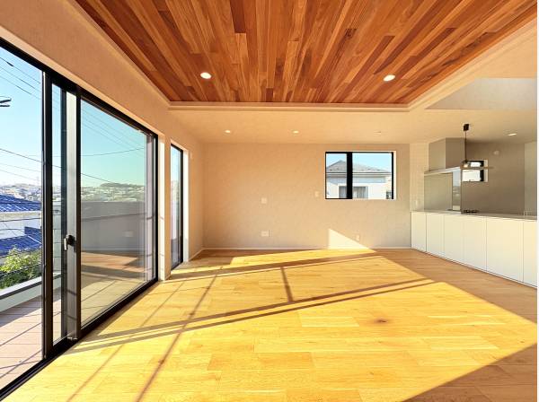 ２０．３帖のLDKからは開放的な眺望がございます